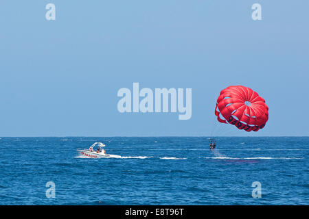 Parasailing im Pazifik. Catalina Island, Kalifornien. Stockfoto