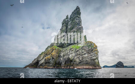 Felsformation im Ozean, Stornoway, Schottland, Vereinigtes Königreich Stockfoto