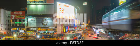 Panoramablick von Leuchtreklamen in der Innenstadt von Kuala Lumpur, Kuala Lumpur, Malaysia Stockfoto