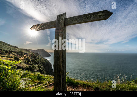 Ein Wegweiser auf dem South West Mantel Weg, Wanderweg in Richtung Lynmouth, Devon, UK Stockfoto