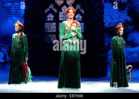 Düsseldorf, Deutschland. 14. Oktober 2014. Schauspielerinnen Celine Vogt (L-R), Bettina Moench und Julia Fiona Cherubim als Prinzessin Fiona posieren bei einem Fototermin für die musikalische Shrek im Capitol Theater in Düsseldorf, 14. Oktober 2014. Das Musical wird premiere am 19. Oktober für die geladenen Gäste und ein paar Tage später für die Öffentlichkeit zugänglich. Bildnachweis: Dpa picture Alliance/Alamy Live News Stockfoto