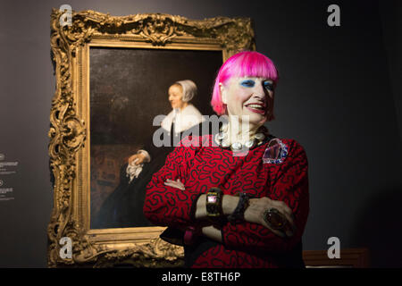 Dame Zandra Rhodes posiert vor das Porträt von Catrina Hooghsaet von Rembrandt, die sie für eine BBC-Show neu erstellt wird. Stockfoto