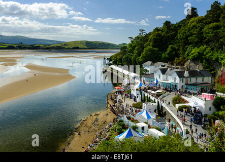 Paddeln Sie Schüler/inen (mit freundlicher Genehmigung von Volvo Autos Sponsoring) an der Mündung, am 7. September 2014, Portmeirion, Nord Wales. Stockfoto
