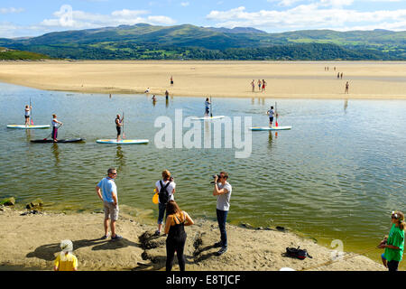 PORTMEIRION, Nordwales - 7. SEPTEMBER: Paddel-Boarder (mit freundlicher Genehmigung von Volvo Autos Sponsoring) an der Mündung, am 7. September 2014 Stockfoto