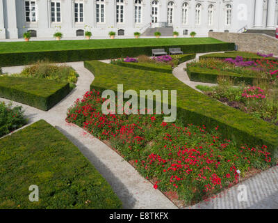 Formale Blumenbeeten Kurfurstfiches Schloss-Kurfürstliche Schloss Koblenz Deutschland EU Stockfoto