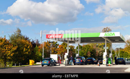 ASDA Tankstelle Vorplatz Stockfoto