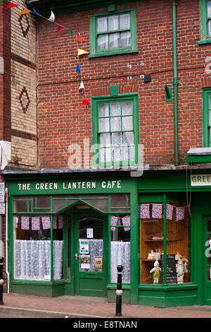 Großbritannien, England, Devon, Great Torrington, High Street, Green Lantern Café und Bäckerei Stockfoto