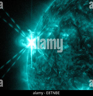 Bildunterschrift: NASA Solar Dynamics Observatory (SDO) erobert dieses Bild eine M5.7-Klasse-Flare am 3. Mai 2013 um 1:30 Uhr EDT. Thi Stockfoto