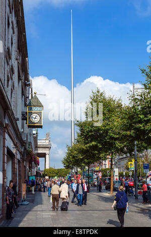 O' Connell Street mit Blick auf der Turmspitze, Stadt Dublin, Republik Irland Stockfoto