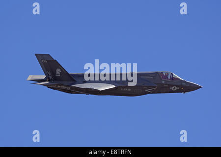 F-35 Lightning modernen US-Kampfjet fliegen auf der 2014 Miramar Air Show Stockfoto