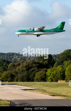 Aer Lingus Regional ATR 72-600 Flugzeug landet auf dem Flughafen Birmingham, UK Stockfoto