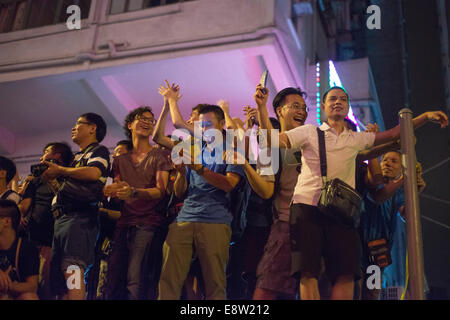 Pro Demokratie Demonstranten versammeln sich in Mongkok, wie die Presse für das allgemeine Wahlrecht in Hong Kong am 4. Oktober 2014. Stockfoto