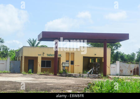 Eine verlassene Tankstelle im Südwesten Nigerias, Ogun state Stockfoto