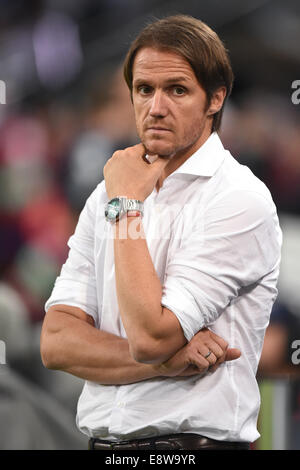 Gelsenkirchen, Deutschland. 14. Oktober 2014. Deutschlands-Co-Trainer Thomas Schneider blickt auf vor der UEFA EURO 2016 Fußball-Qualifikationsspiel zwischen Deutschland und Irland zur Arena Auf Schalke in Gelsenkirchen, Deutschland, 14. Oktober 2014. Foto: Marius Becker/Dpa/Alamy Live News Stockfoto