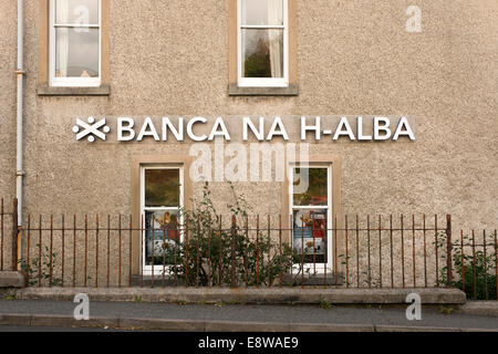 Schottisch-Gälisch Zeichen für die Bank of Scotland in den äußeren Hebriden Stockfoto