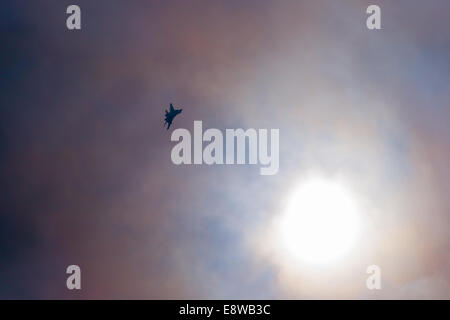 Gegen die Sonne Foto des Kampfflugzeugs MiG-29 Stockfoto