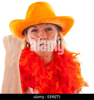 Wütend niederländische weibliche Fußball-Anhänger in orange Outfit auf weißem Hintergrund Stockfoto