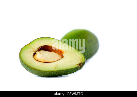 2 Avocados, isoliert auf weißem Hintergrund stock Foto Stockfoto