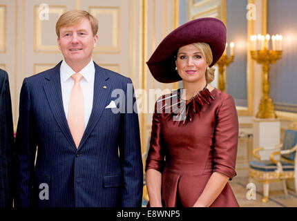 Den Haag, Niederlande. 15. Oktober 2014.   Niederländischer König Willem-Alexander und Maxima der Königin im Palast Noordeinde in den Haag während des Besuchs des spanischen Königspaares in Niederlande, 15. Oktober 2014. Bildnachweis: Dpa picture Alliance/Alamy Live News Stockfoto