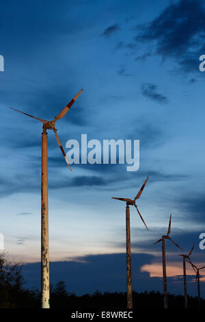 alten Wind Turbine Innovation macht Hintergrund Stockfoto