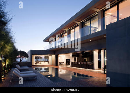 Am Pool Belag von B Haus, Israel, Naher Osten in der Nacht beleuchtet. Stockfoto