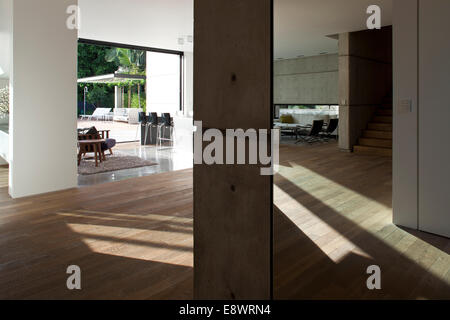 Geräumige offene Eingangshalle, Haus D, Israel, Naher Osten. Stockfoto