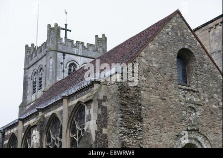 Waltham, Essex, England. 14. Oktober 2014. Die Suche nach König Harold Reste beginnen am Jahrestag seiner scheinbaren Tod. Ovale Filme und Stratascan, die Teams, die die Überreste von Richard III unter einen Parkplatz 2012 entdeckt, durchführen der Scan im Klostergarten in Waltham Abbey. © Lee Thomas/ZUMA Draht/Alamy Live-Nachrichten Stockfoto