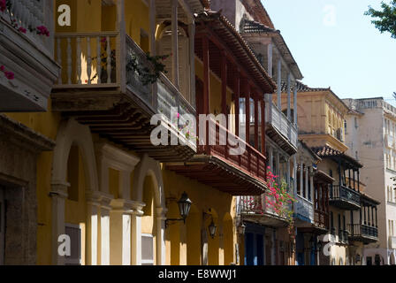 Balkon-Sicht von Wohnhäusern in Cartagena de Indias, Kolumbien Stockfoto