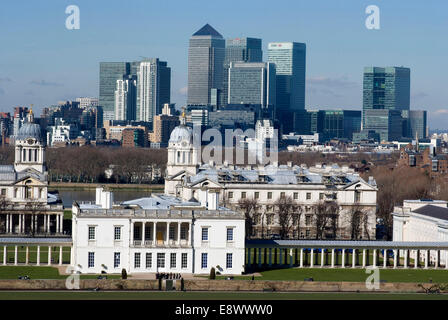 Zeigen Sie mit Blick auf Greenwich Park, National Maritime Museum, Royal Naval College, Canary Wharf, Greenwich, London, SE10, England an Stockfoto