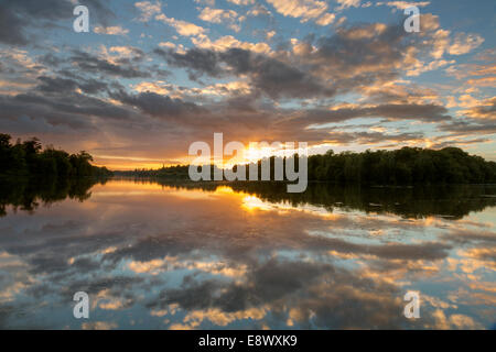 Clumber Park See Sonnenuntergang, Nottinghamshire, England, Oktober 2014. Stockfoto