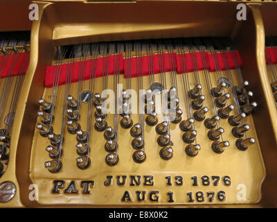 Gussplatte Klavier und Streicher in Steinway und Sons Showroom, NYC, USA Stockfoto