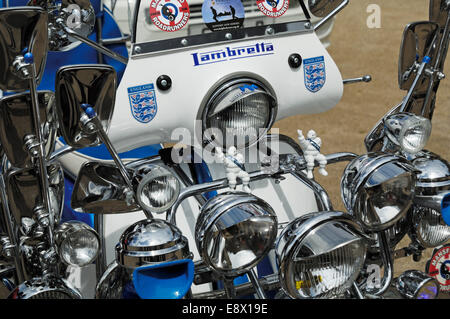 Lambretta Roller mit vielen Lichtern Stockfoto