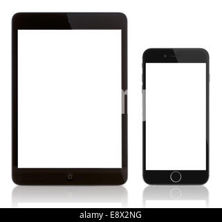 iPad Mini und iPhone 6 Plus auf weiß. Leerer Bildschirm auf dem iPhone 6 und iPad. Stockfoto
