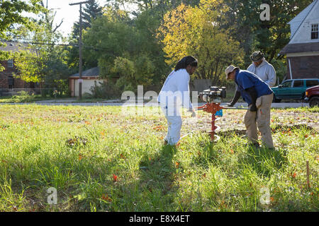 Detroit, Michigan - der drei Meile Block Club baut einen Park auf drei Baulücken, wo Häuser verlassen worden war. Stockfoto