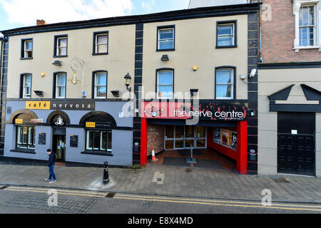 Stock Foto - Cafe Nervosa und das Nervenzentrum, Derry, Londonderry, Nordirland. © George Sweeney /Alamy Stockfoto