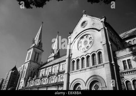 Abtract Architektur von Duc Ba Kathedrale, Notre Dame Kathedrale, Französisch Architektur, Geschichte Ort Ziel für Reise Ho Chi Minh, Vietnam Stockfoto