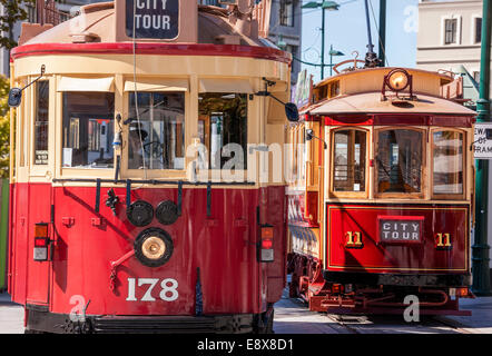 Straßenbahn-Stadtrundfahrt Christchurch Straßenbahnen Straßenbahnen Trolleys Straßenbahnen am Cathedral Square Christchurch Neuseeland im März 2014 Stockfoto