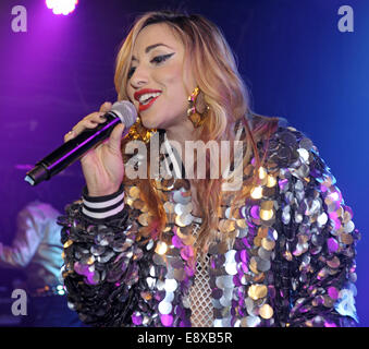 Allerheiligen Höchstleistungen live Featuring G-A-Y: All Saints, Melanie Blatt Where: London, Vereinigtes Königreich bei: 12. April 2014 Stockfoto