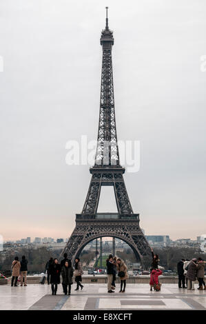 Tour Eiffel im Winter in Paris Stockfoto
