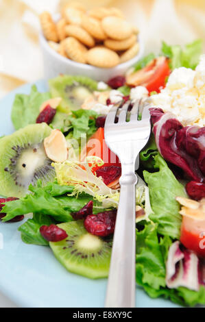 Salat mit Feta-Käse Stockfoto