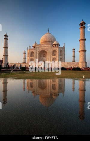 Taj Mahal Sonnenuntergang Spiegelung Stockfoto