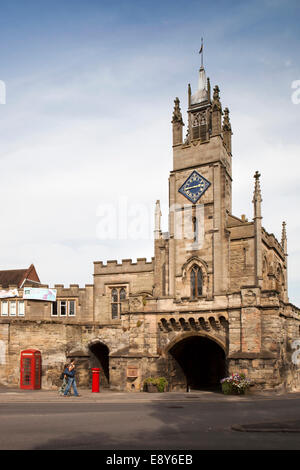 Großbritannien, England, Warwickshire, Warwick, St.-Peter Kapelle über Eastgate Stockfoto