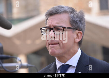 London, UK. 16. Oktober 2014. Steve Oliver besucht die Infiniti-Unterstützung die Paras Racing Team am St. Lawrence Jewry in London Guildhall Hof starten. Bildnachweis: Siehe Li/Alamy Live News Stockfoto