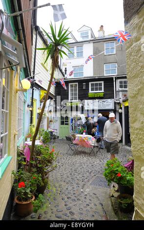 Souvenirläden und Cafés in Cyril Noall Quadrat St. Ives Cornwall England uk Stockfoto