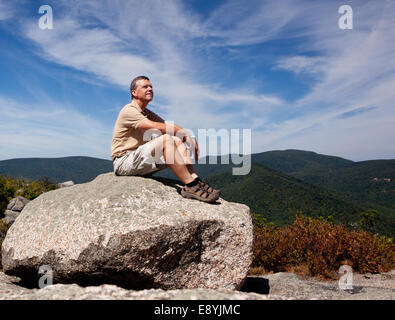 Wanderer mit Blick auf Shenandoah-Tal Stockfoto