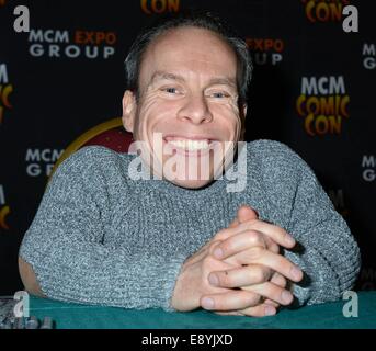 Akteure aus der Sci-Fi und Fantasy-Genre darunter Colin Ferguson, Warick Davis, Lyndie Greenwod trifft Hannah Spearritt Fans MCM Comic Con 2014, RDS...  Mitwirkende: Warick Davis wo: Dublin, Irland bei: 13. April 2014 Stockfoto