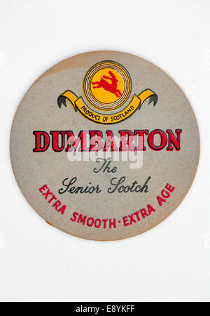 Vintage alte britische Bierdeckel Werbung Dumbarton Whisky Stockfoto