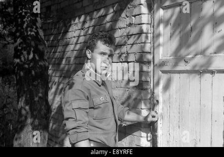 Region Moskau, Russland - ca. 1993: portrait eines Soldaten. Film scannen. große Körner, ca. 1993 Stockfoto