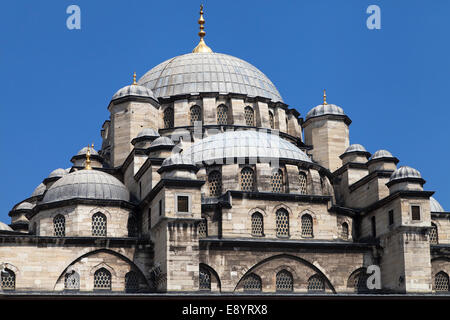 Fassade der Yeni Camii in Eminonu, Istanbul, Türkei. Stockfoto