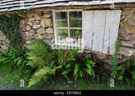 Alten Gebäude aus Stein Fenster und Verschluss, Blists Hill viktorianischen Stadt Ironbridge, Shropshire, England, UK Stockfoto